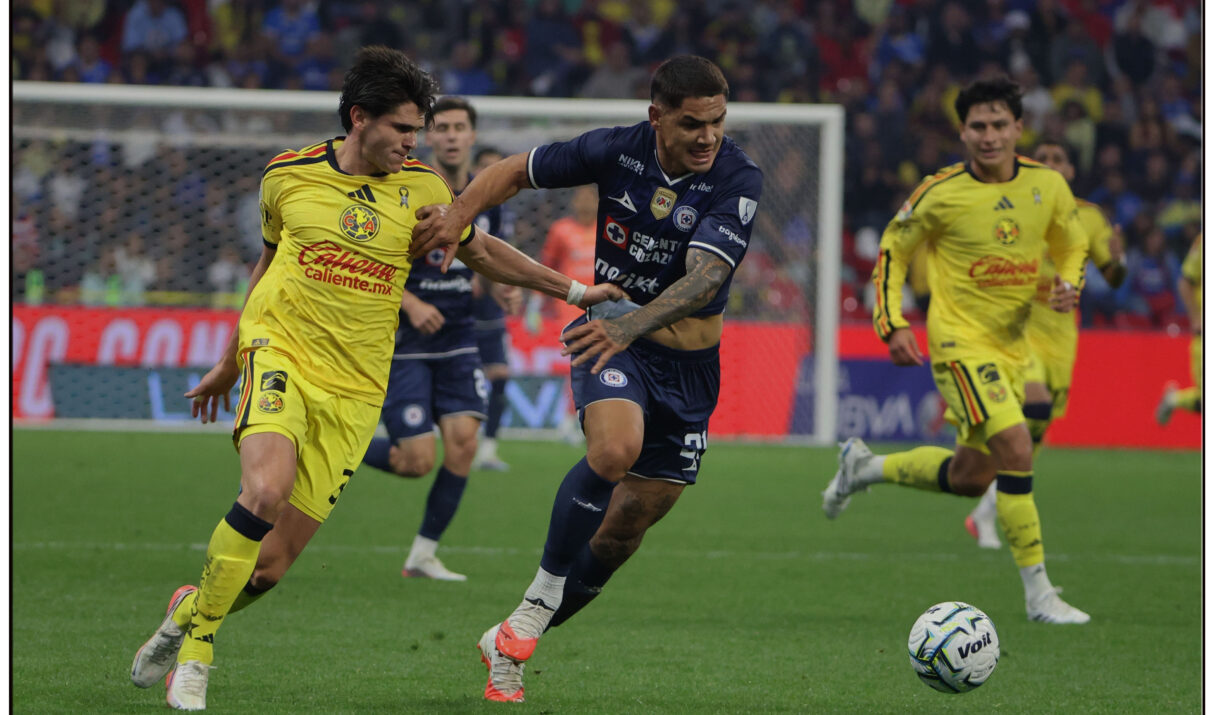 Cruz Azul sobrevive a un final de infarto y vence 4-3 al América en el Clásico Joven