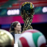 28 de septiembre de 2026, Zinacantepec Estado de México: Presentación de la Liga de Voleibol Profesional de México 2026.

La liga estará integrada por cinco equipos representativos de algunas de las ciudades con mayor afición.

El evento contó con la presencia de los representantes de los cinco equipos que integran la liga:
Ángeles de la Ciudad de México, Aztecas del Estado de México, Daneses de Morelos, Dragones de Querétaro y Tapatíos de Guadalajara; el presidente de la Federación Mexicana de Voleibol, Jesús Perales Navarro, encabezó el lanzamiento de la Liga Mexicana Varonil de Voleibol en el municipio conurbado de la capital mexiquense.

Así mismo se hizo la presentación de los uniformes, del balón oficial y del trofeo creación del escultor mexicano César Menchaca, todo esto como parte medular de la identidad de la liga que emerge.

Durante el desarrollo del evento se dio a conocer la fecha de la apertura el próximo 10 de octubre así como las primeras fechas para los partidos de la liga.

Esta iniciativa busca profesionalizar el voleibol varonil en México y aumentar su nivel y competitividad a lo largo de la República, para de esta manera atraer inversionistas, afición y talento que permitan acercar este deporte a nuevos públicos.

Photo Agency FPC / Eduardo Mendoza
